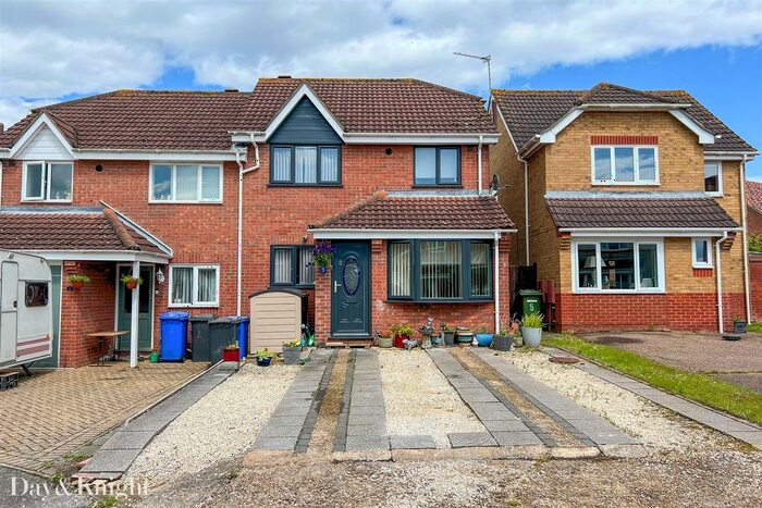 4 Bedroom Semi-Detached House For Sale In St. Davids Close, Beccles, NR34