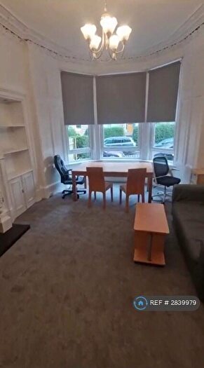 3 Bedroom Flat To Rent In Roslea Drive, Glasgow, G31