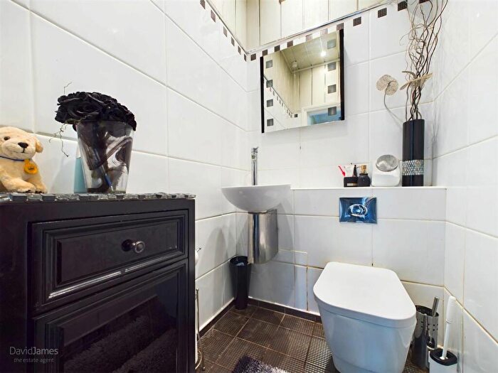 4 Bedroom Detached House For Sale In Oakdale Road, Carlton, Nottingham, NG4
