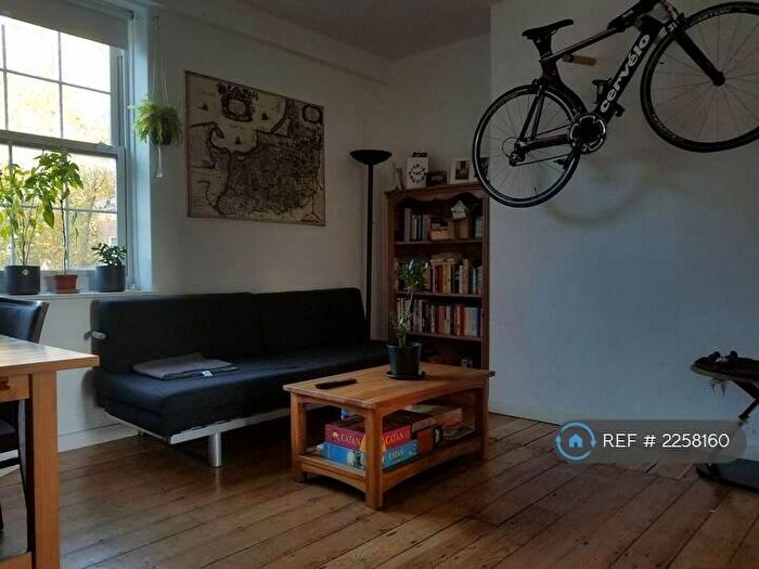 3 Bedroom Penthouse To Rent In London, London, SE5