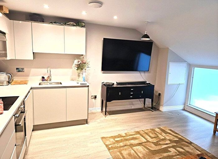 1 Bedroom Flat To Rent In The Colonnade, Maidenhead, Berkshire, SL6