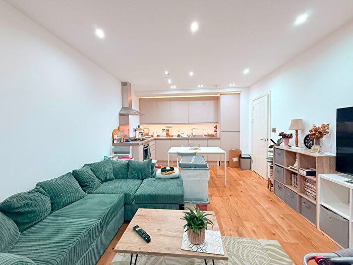 1 Bedroom Flat To Rent In High Street, Ruislip, HA4