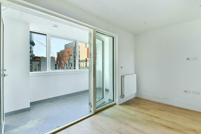 3 Bedroom Flat To Rent In North End Road, Wembley, Middlesex, HA9