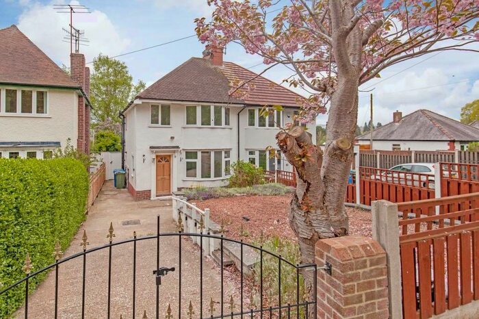 3 Bedroom Semi-Detached House To Rent In Langer Lane, Chesterfield, S40