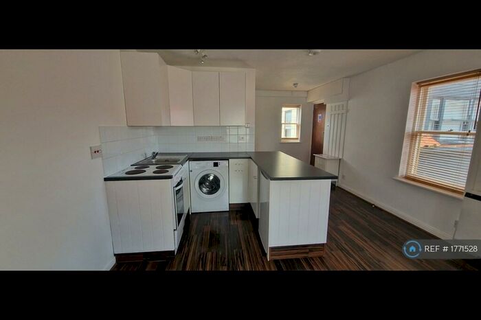 Studio To Rent In Reeves Way, South Woodham Ferrers, CM3