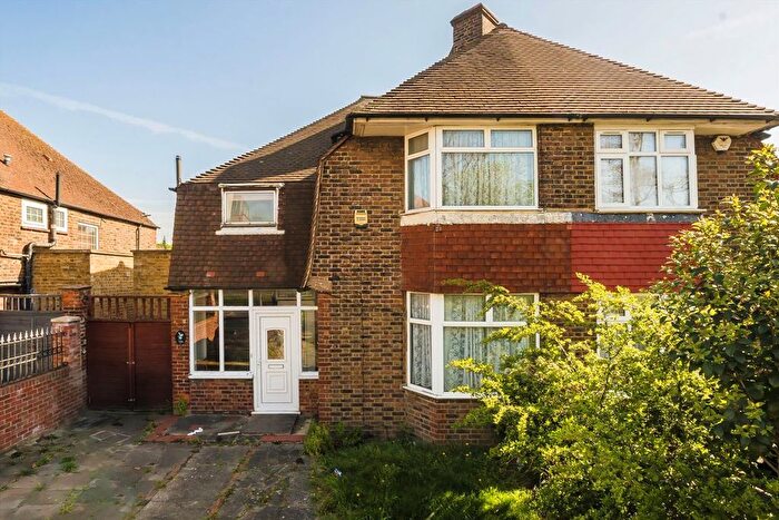 3 Bedroom Semi-Detached House For Sale In Old Oak Road, Acton, W3