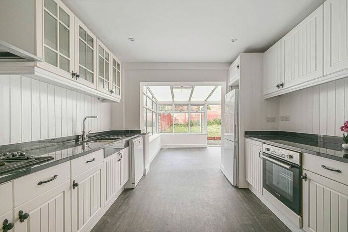 3 Bedroom Semi-Detached House To Rent In Farm Close, High Barnet, Barnet, EN5