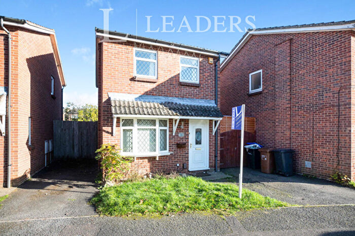 3 Bedroom House To Rent In Glade Close, Northampton, NN3