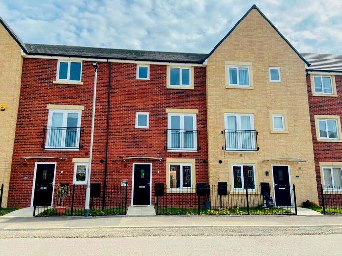 4 Bedroom Town House To Rent In Florence Road, Hampton Gardens, Peterborough, PE7
