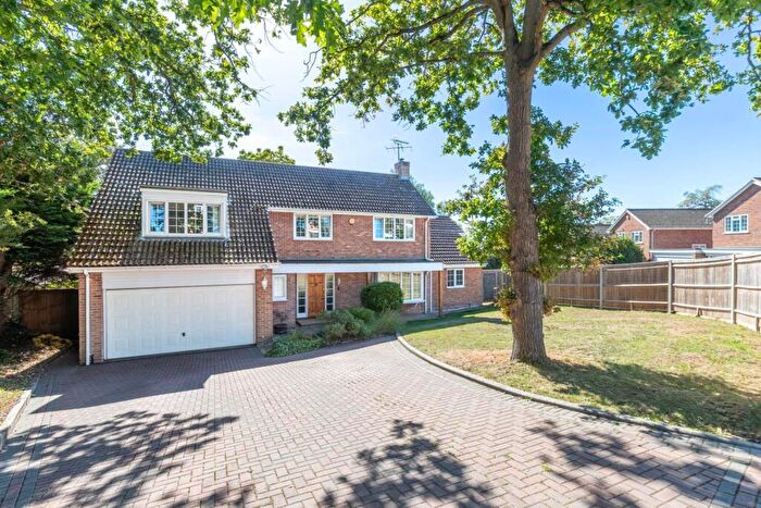 6 Bedroom Detached House For Sale In Picton Way, Caversham, RG4