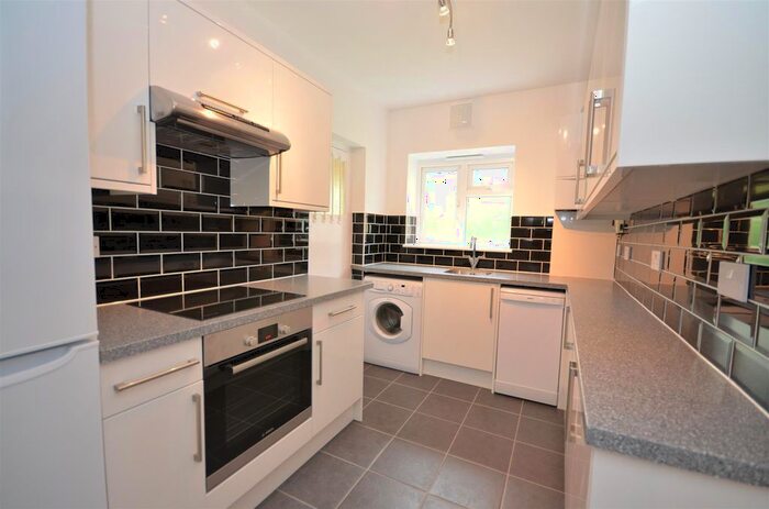 2 Bedroom Flat To Rent In Great North Road, London, N2