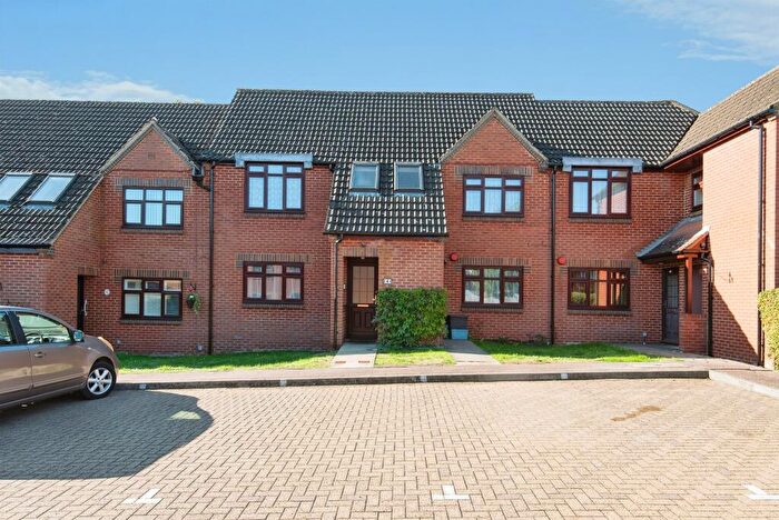 2 Bedroom Maisonette For Sale In The Lawns, Stevenage, SG2