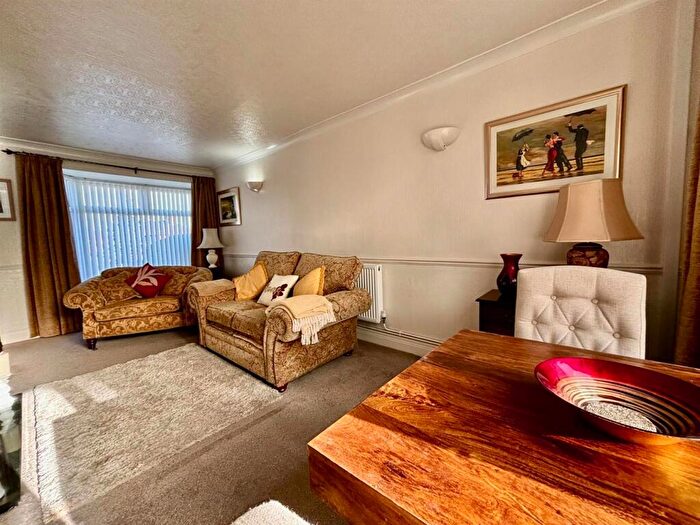 2 Bedroom Semi-Detached House For Sale In Whincover Road, Wortley, Leeds, LS12