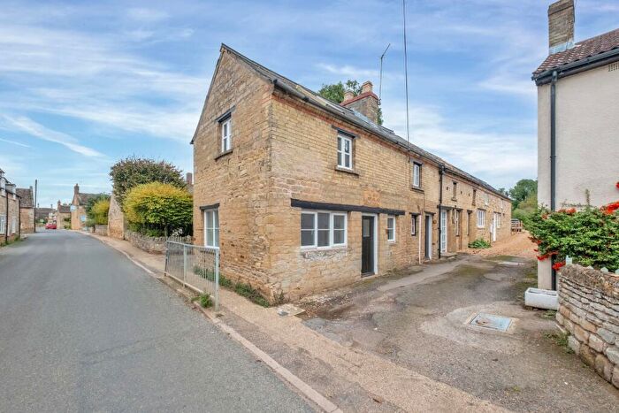 2 Bedroom Cottage For Sale In Main Street, Woodnewton, Stamford, PE8