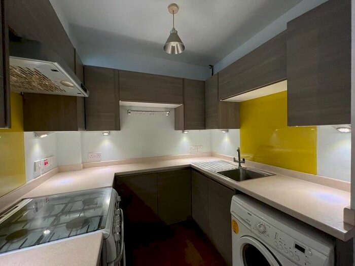 2 Bedroom Terraced House To Rent In Oakwood Avenue, Mitcham, CR4