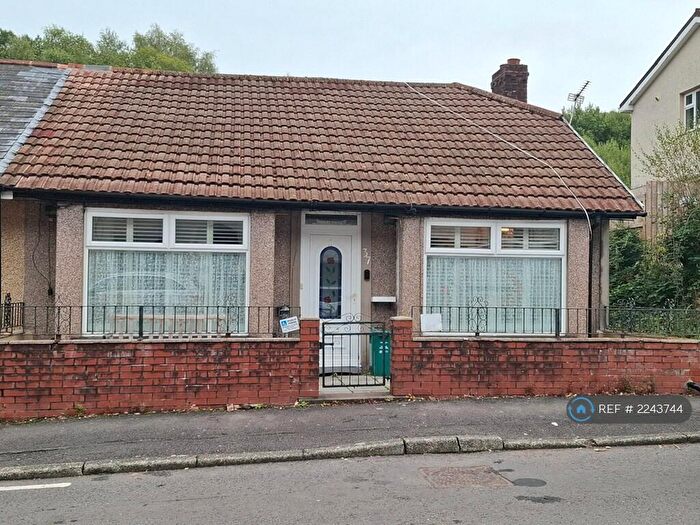 2 Bedroom Bungalow To Rent In Oakfield Terrace, Llwynyppia, CF40
