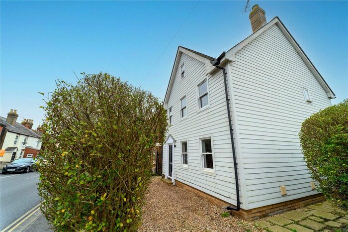 3 Bedroom Detached House To Rent In Bergholt Road, Colchester, Essex, CO4