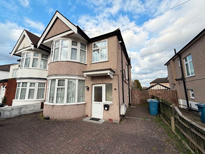 1 Bedroom Flat For Sale In Kingshill Avenue, Harrow, HA3