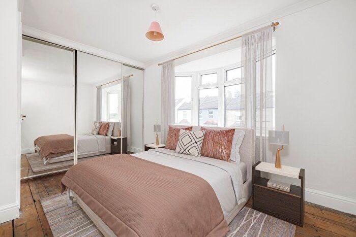 5 Bedroom Semi-detached House For Sale In Southlands Road, Bromley, Kent, BR2
