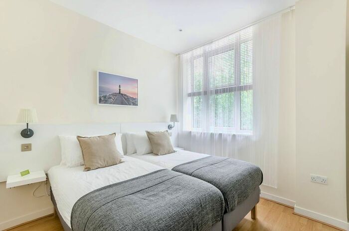 2 Bedroom Flat To Rent In Bromyard Avenue, Acton, London, W3