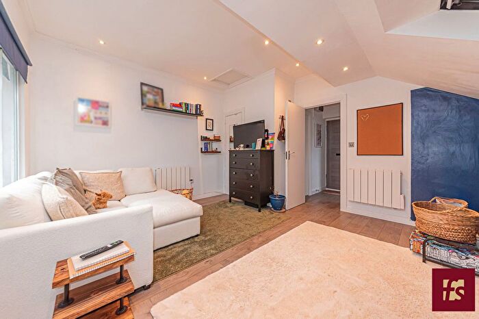 1 Bedroom Studio For Sale In Seymour Court, Crowthorne, RG45