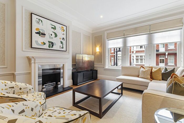 3 Bedroom Flat To Rent In Duke Street, London, W1K