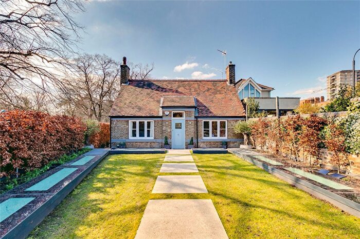 4 Bedroom Detached House To Rent In Margravine Gardens, Barons Court, W6