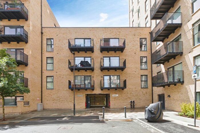 3 Bedroom Flat For Sale In Brumwell Avenue, London, London, SE18