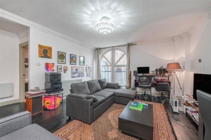 1 Bedroom Flat To Rent In Clove Hitch Quay, SW11