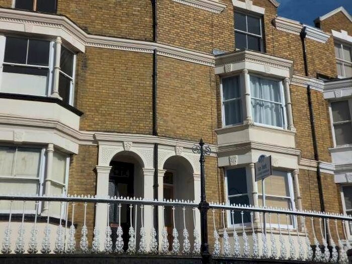 2 Bedroom Flat To Rent In Monson Colonnade, Tunbridge Wells, Kent, TN1