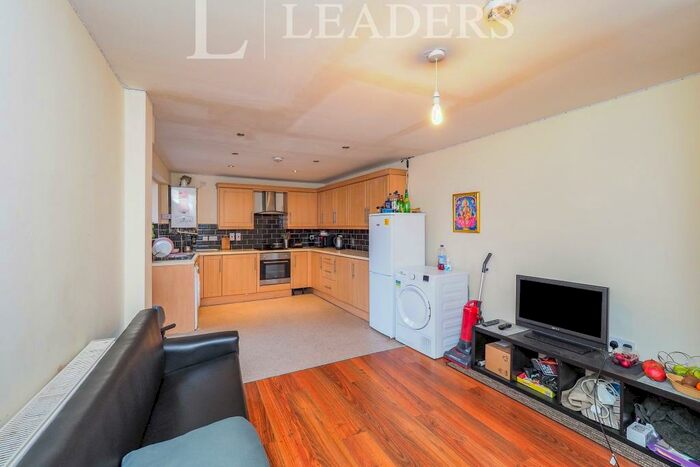 3 Bedroom Apartment To Rent In Lilac Crescent, Nottingham, NG9