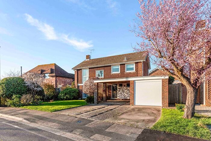 4 Bedroom Detached House For Sale In Mill Close, Chichester, PO19