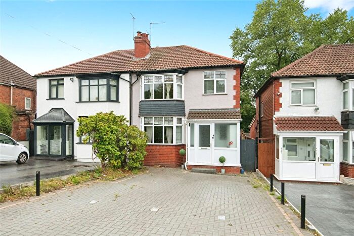 3 Bedroom Semi-detached House For Sale In Wolverhampton Road, Oldbury, West Midlands, B68