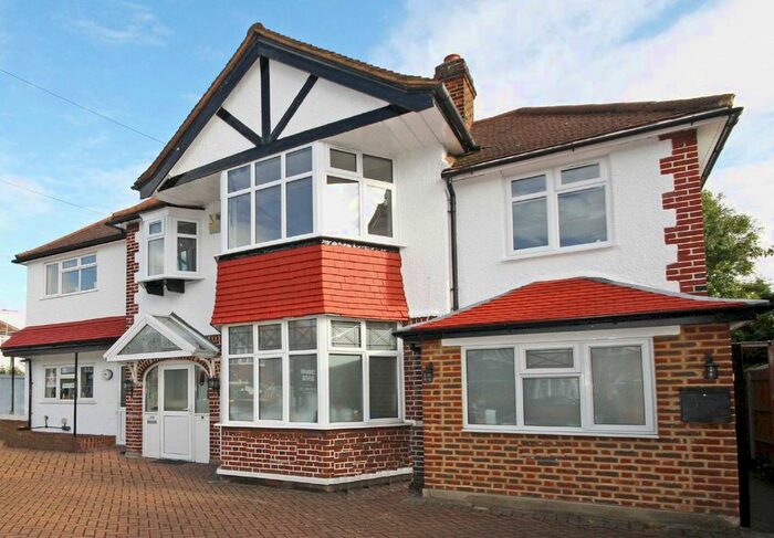 2 Bedroom Flat To Rent In Percy Road, Whitton, Twickenham, TW2