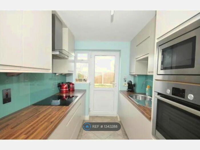 3 Bedroom Detached House To Rent In Old House Road, Chesterfield, S40