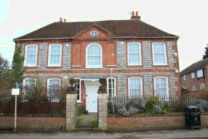 1 Bedroom Apartment To Rent In High Street, Lambourn, Berkshire, ., RG17