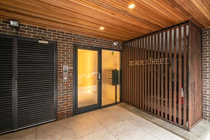 1 Bedroom Flat To Rent In Lattice House, Aldgate, E1