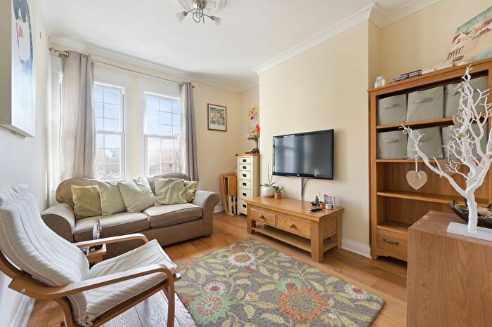 1 Bedroom Flat To Rent In London, SW8