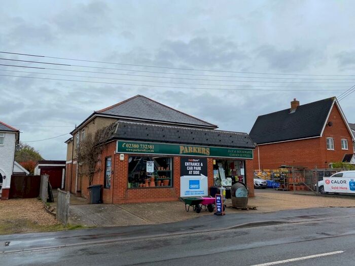 2 Bedroom Flat To Rent In Botley Road, North Baddesley, SO52