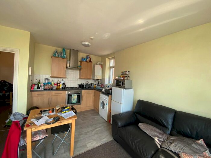 1 Bedroom Flat To Rent In Newport Road, Roath, Cardiff, CF24