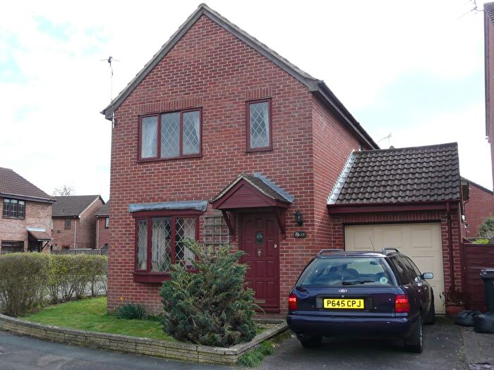 3 Bedroom Detached House For Sale In Haydon Wick, Swindon, SN2