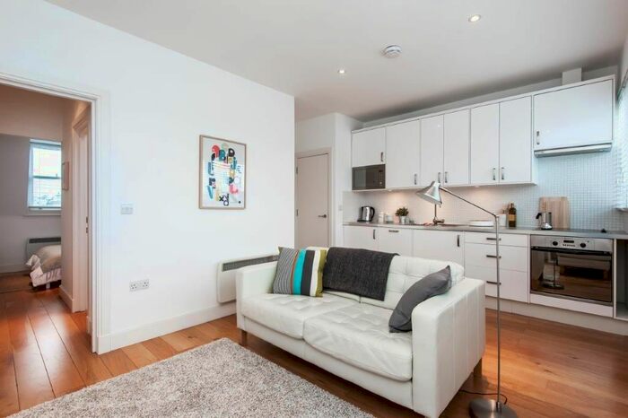 1 Bedroom Flat To Rent In Earls Court Road, London, W8