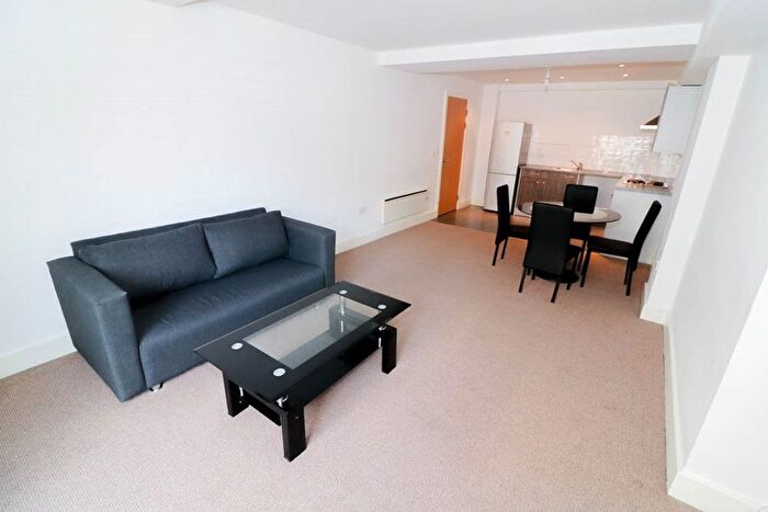 2 Bedroom Flat To Rent In Furnished Apartment, Woolston Warehouse, BD1
