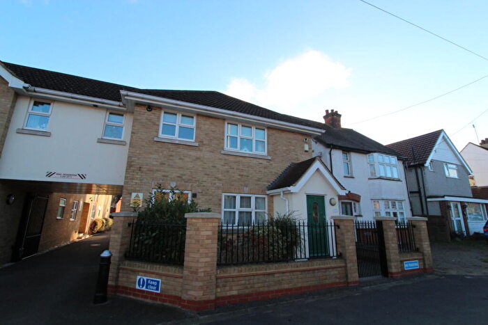 2 Bedroom Apartment To Rent In Wrights Court, Rayleigh Road, CM13