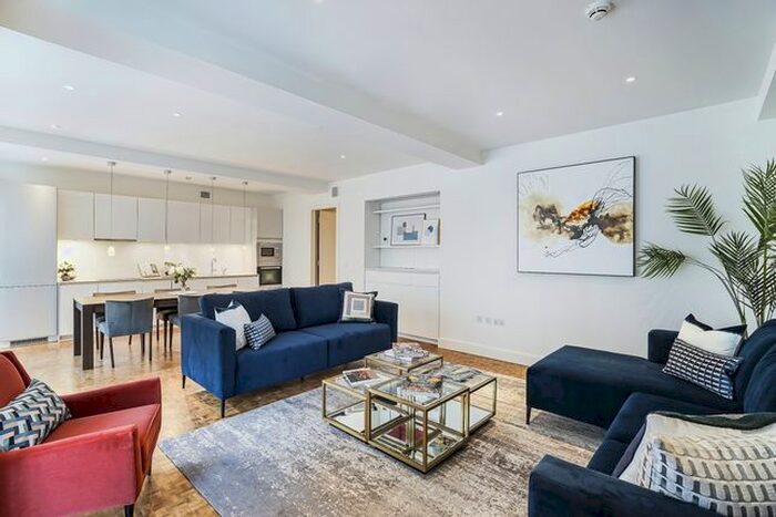 3 Bedroom Flat To Rent In Jermyn Street, London, SW1Y