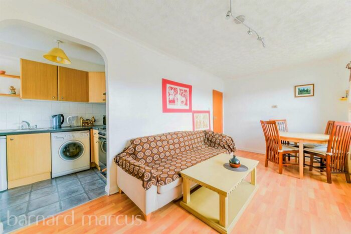 1 Bedroom Flat To Rent In Burnell Road, Sutton, SM1