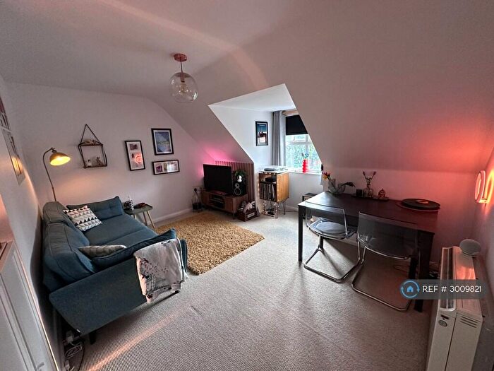 1 Bedroom Flat To Rent In Chesterton High Street, Cambridge, CB4