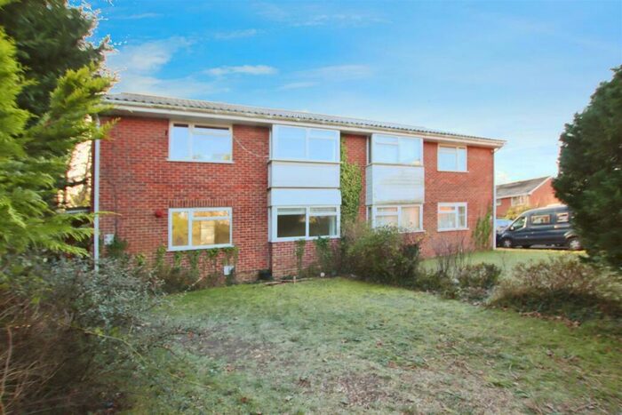 2 Bedroom Maisonette To Rent In Beechwood Close, Warsash, Southampton, SO31