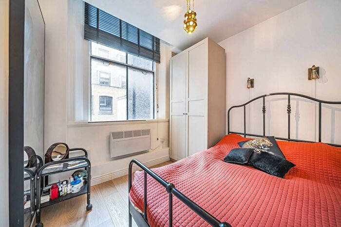 2 Bedroom Flat To Rent In Beaufort Gardens, Kensington, London, SW3