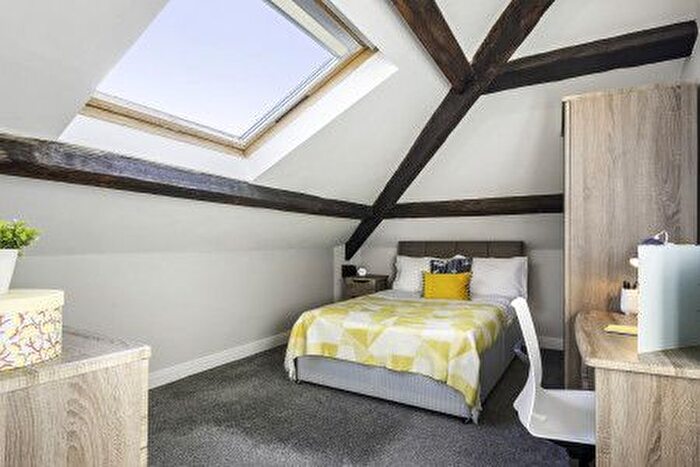 1 Bedroom Flat To Rent In Victoria Terrace, Leeds, LS3